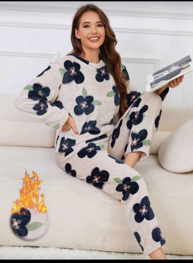 بيجامة مخمل ناعم